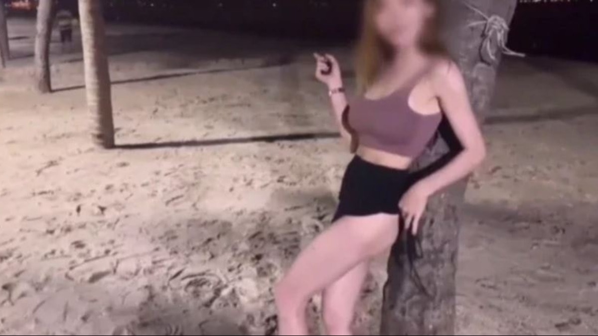 Plajda seks skandalı:  OnlyFans için herkesin ortasında...