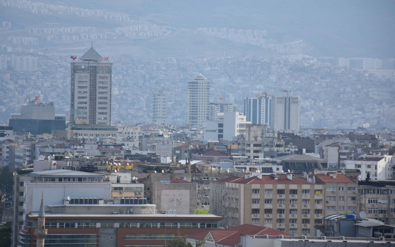 İzmir'de çöl tozu görüş mesafesini düşürdü