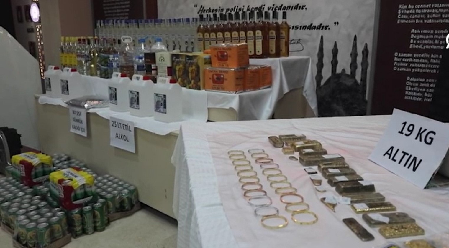 Gümrükte kilolarca altın ve otomobil parçaları yakalandı