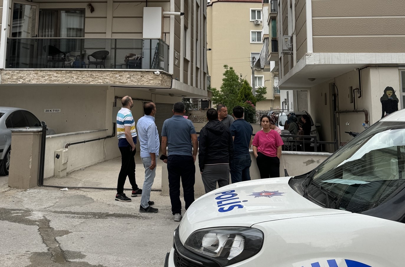 Çatı katından düşen genç hayatını kaybetti