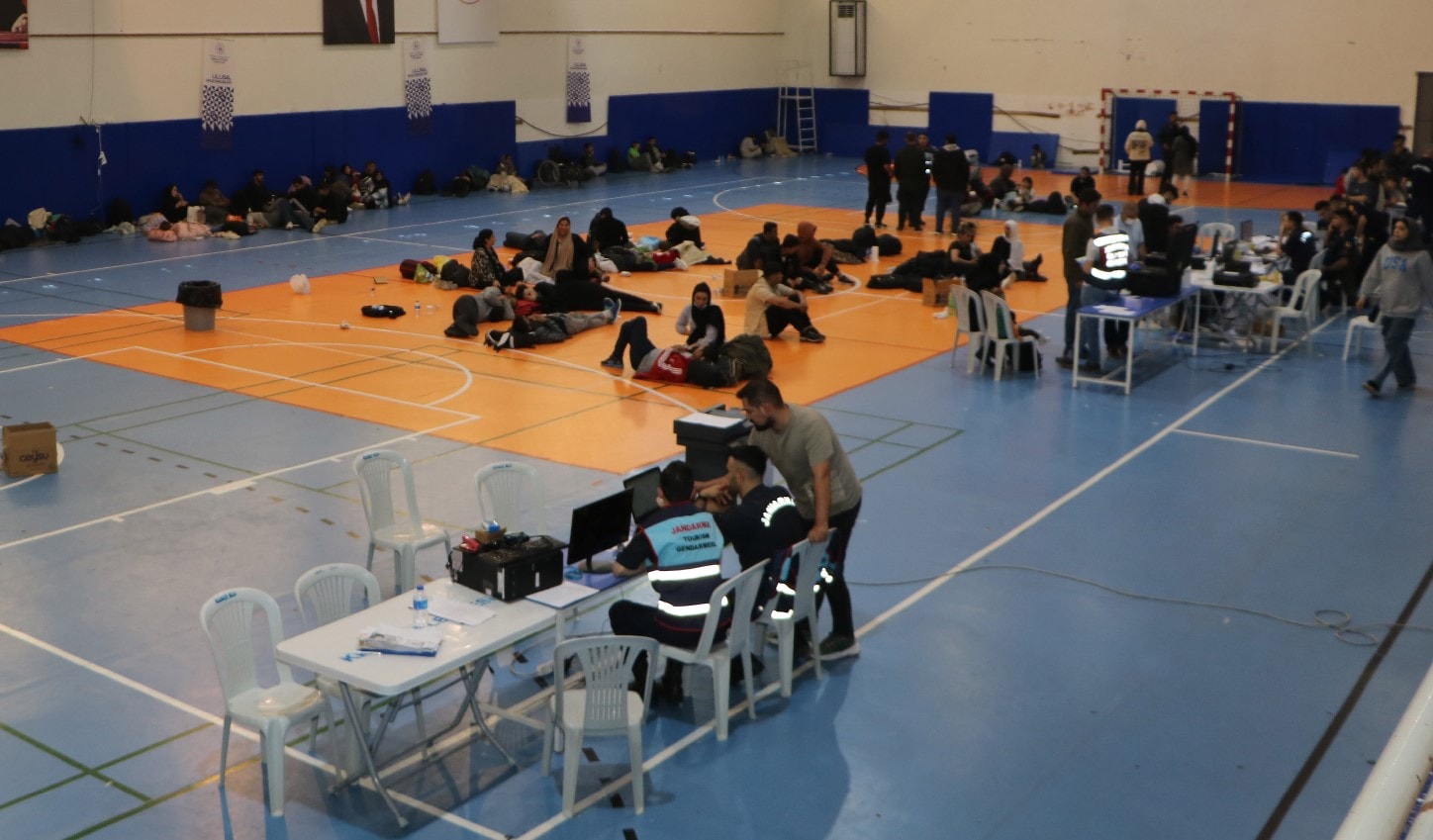 122 kaçak göçmen yakalandı... Aralarında Türk vatandaşı da var