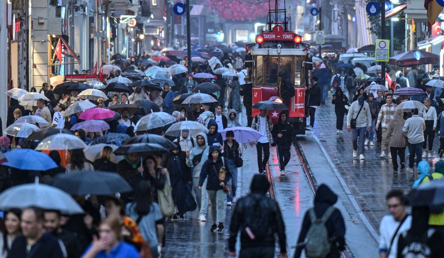 Yağışlı hafta başladı: Tüm yurda sağanak uyarısı...