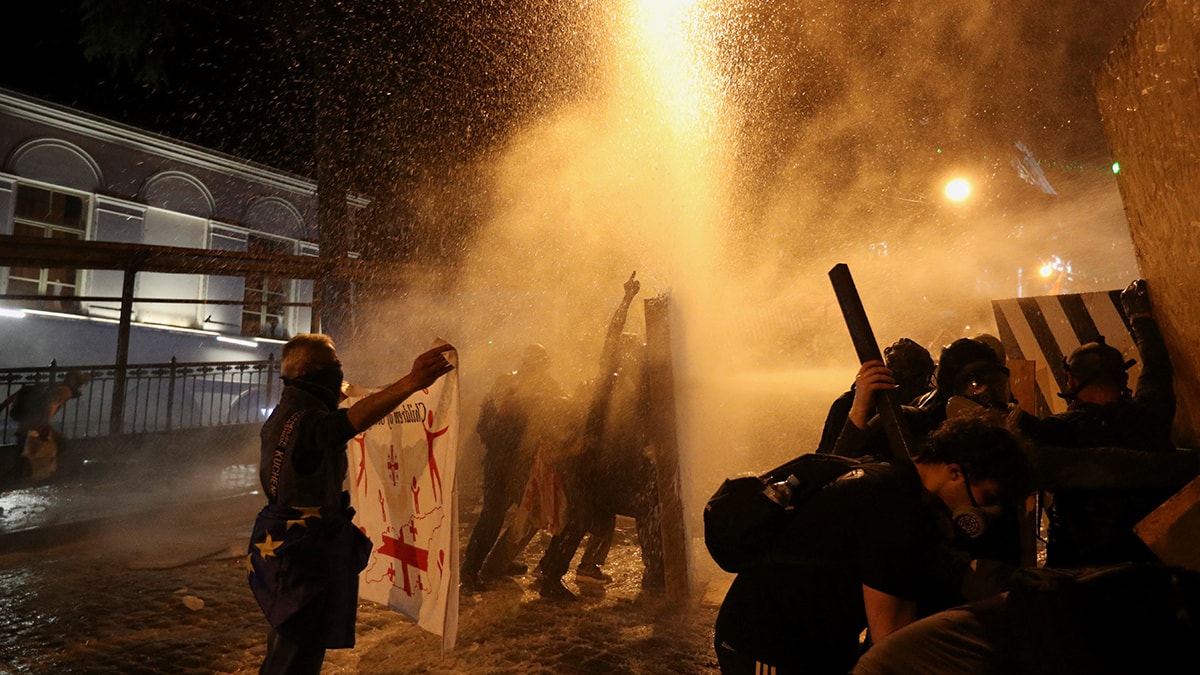 Gürcistan’da tartışmalı yasa tasarısına ikinci onay