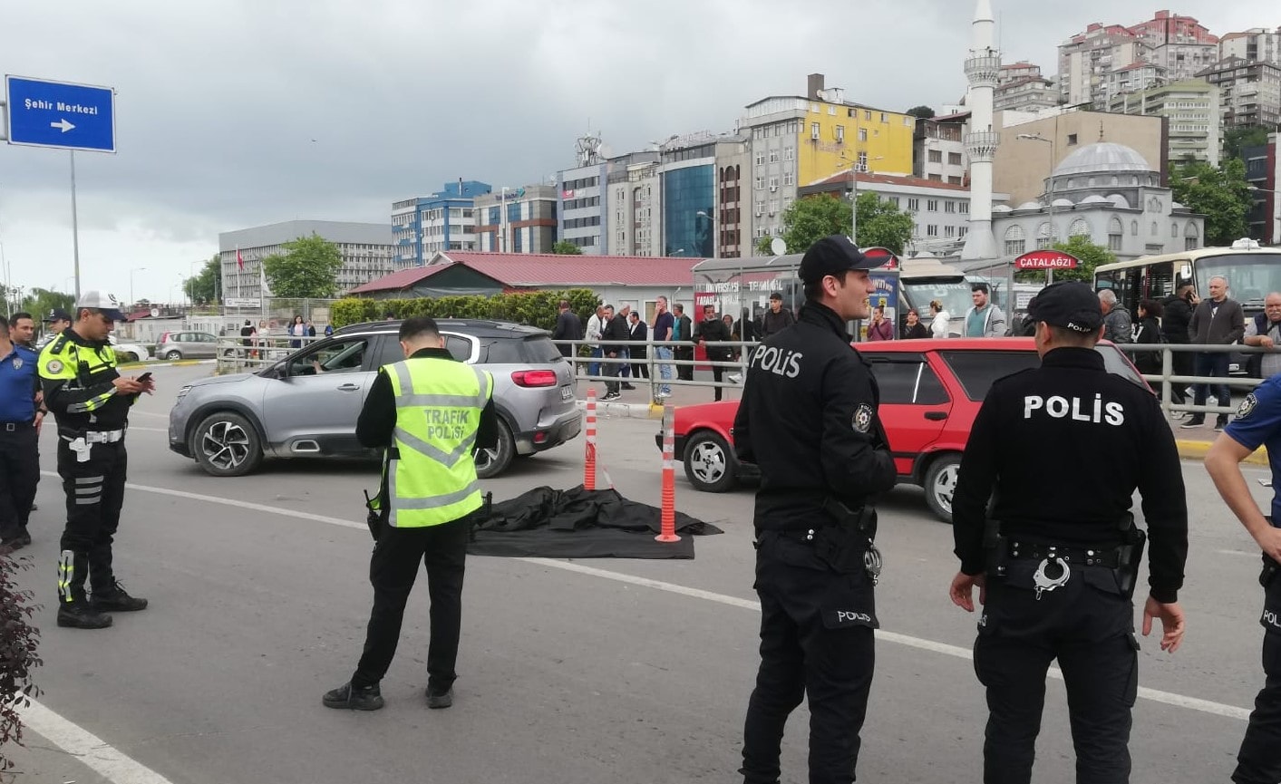 Yaya geçidinde kamyonun çarptığı kadın öldü