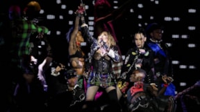 Ünlü şarkıcı olay yarattı: 1.6 milyon kişiye konser verdi