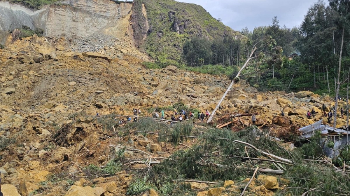 Toprak kaymasında korkunç bilanço: Yüzlerce ölü var