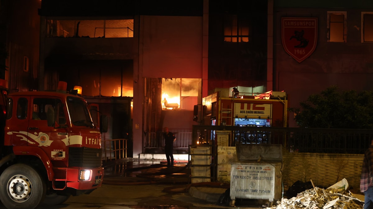 Yatak fabrikasında yangın çıktı, iki fabrikaya daha sıçradı