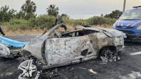 Korkunç kaza: Turistler, yanan araçta can verdi