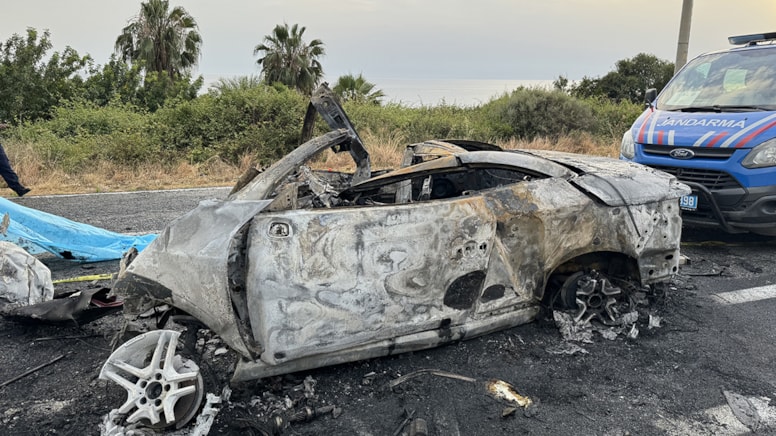 Alanya’da feci kaza: Yanan araçta 2 turist öldü