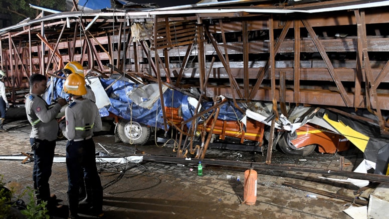 Reklam panosu facia getirdi: 8 ölü, 59 yaralı