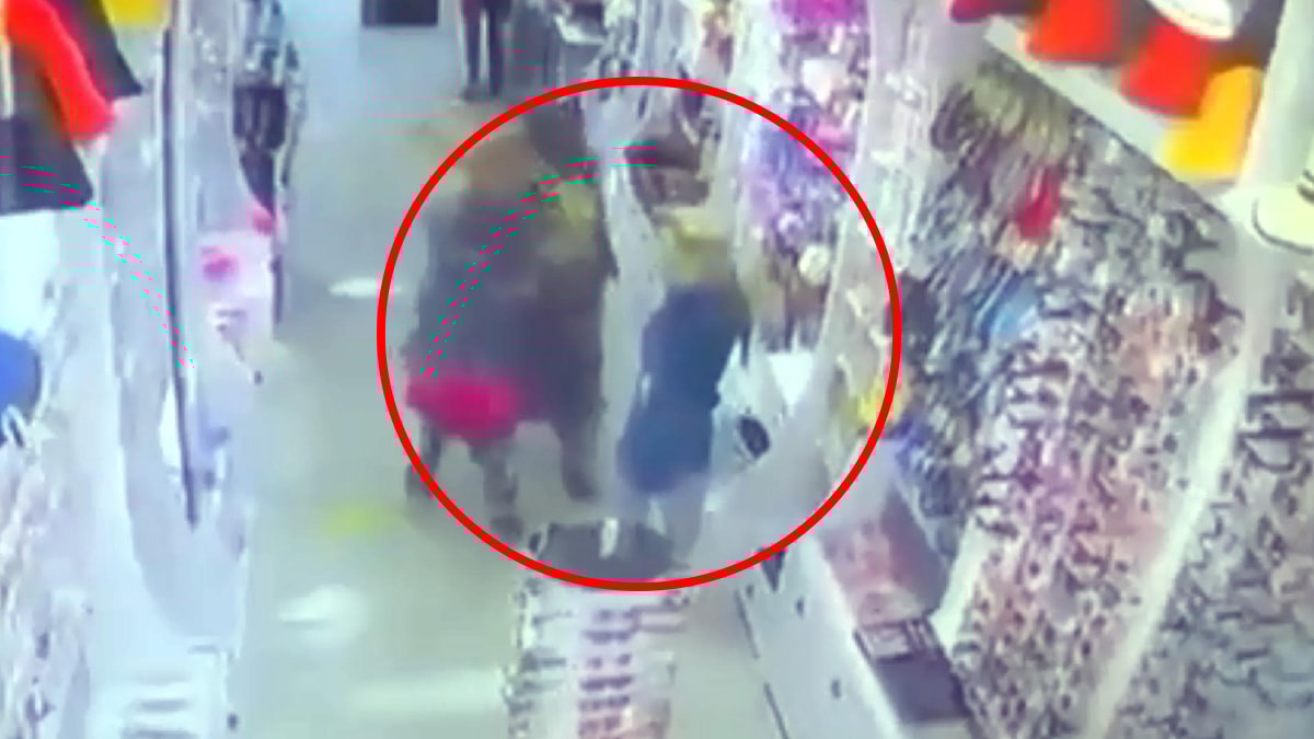 Husumetli olduğu kadına bijuteride ateş açtı