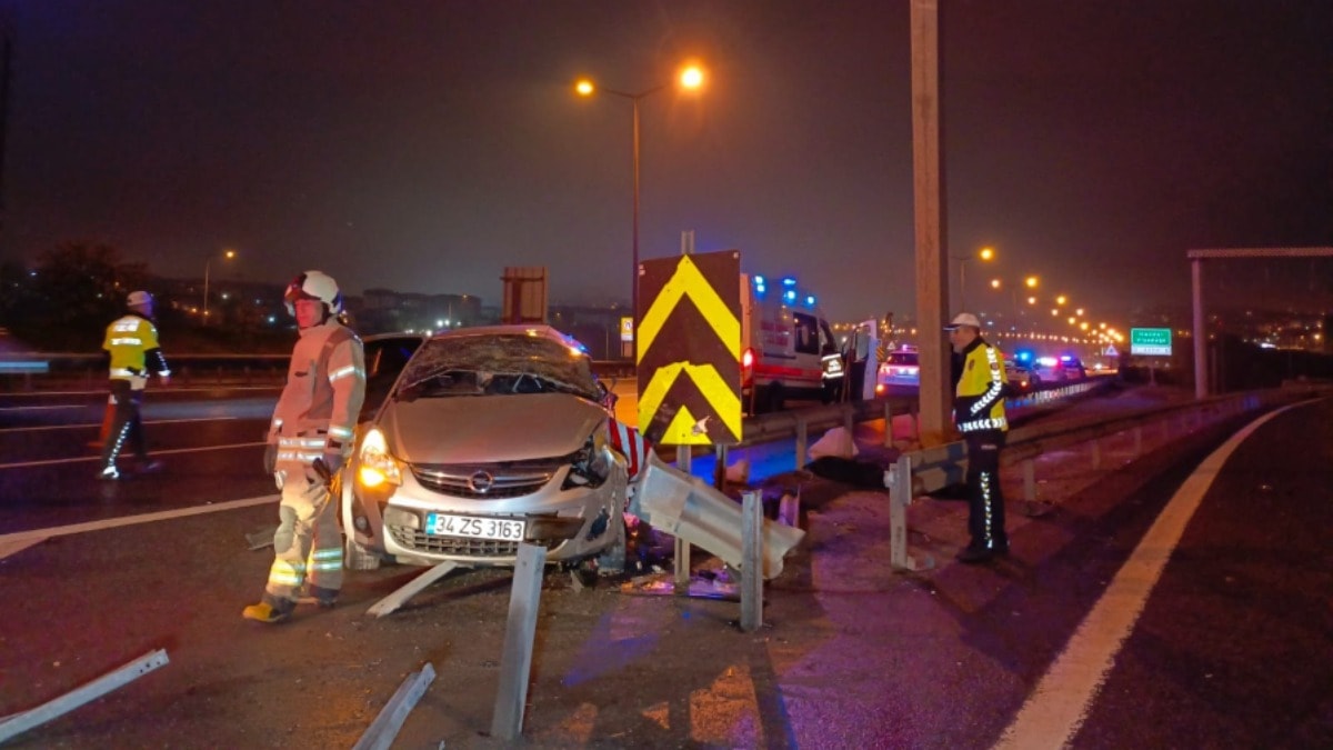 TEM Otoyolu'nda otomobil bariyerlere ok gibi saplandı: 1 ölü
