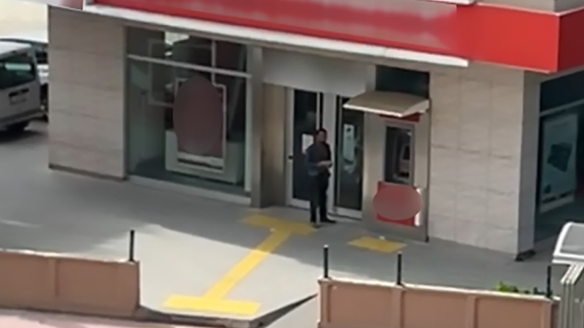 Sigara parası için banka soymaya kalktılar