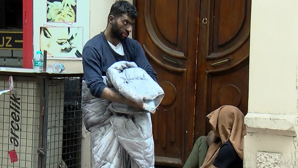 Beyoğlu'nda apart otelde yangın çıktı