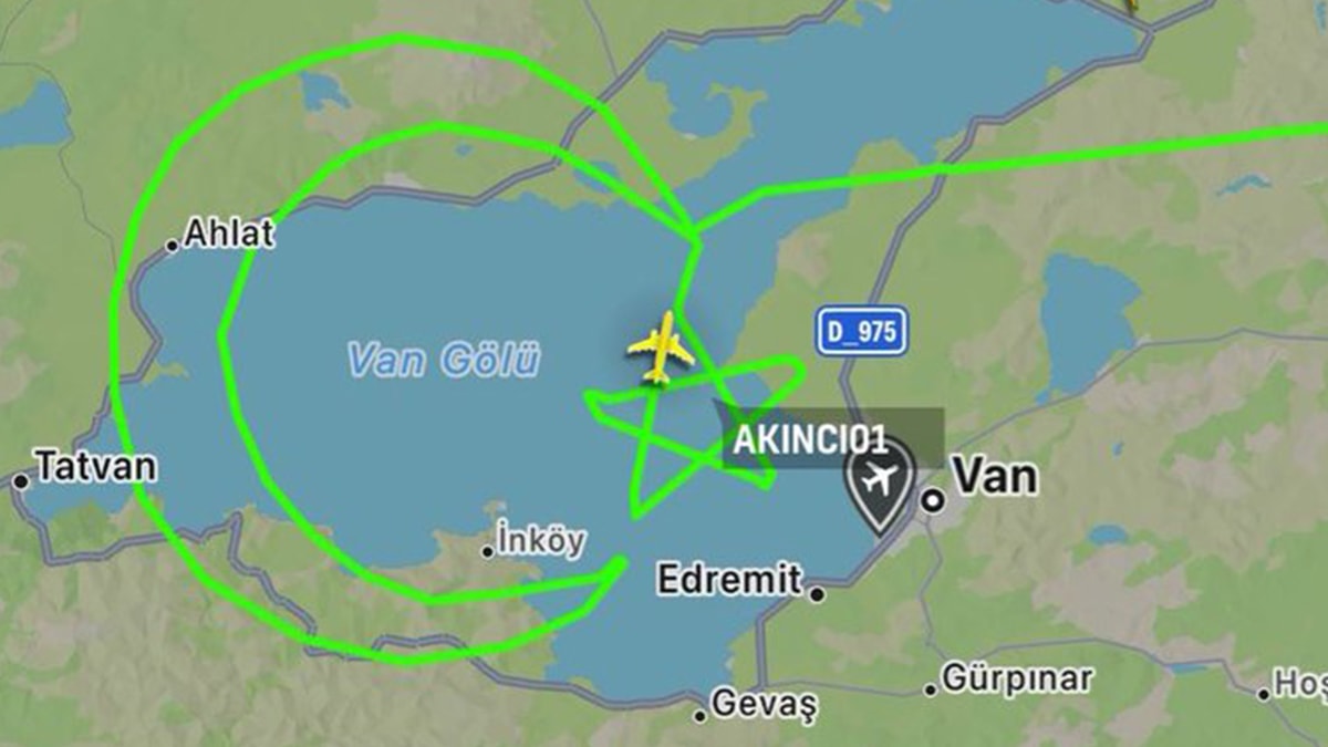 Akıncı İHA, İran dönüşü gökyüzünde ay yıldız çizdi