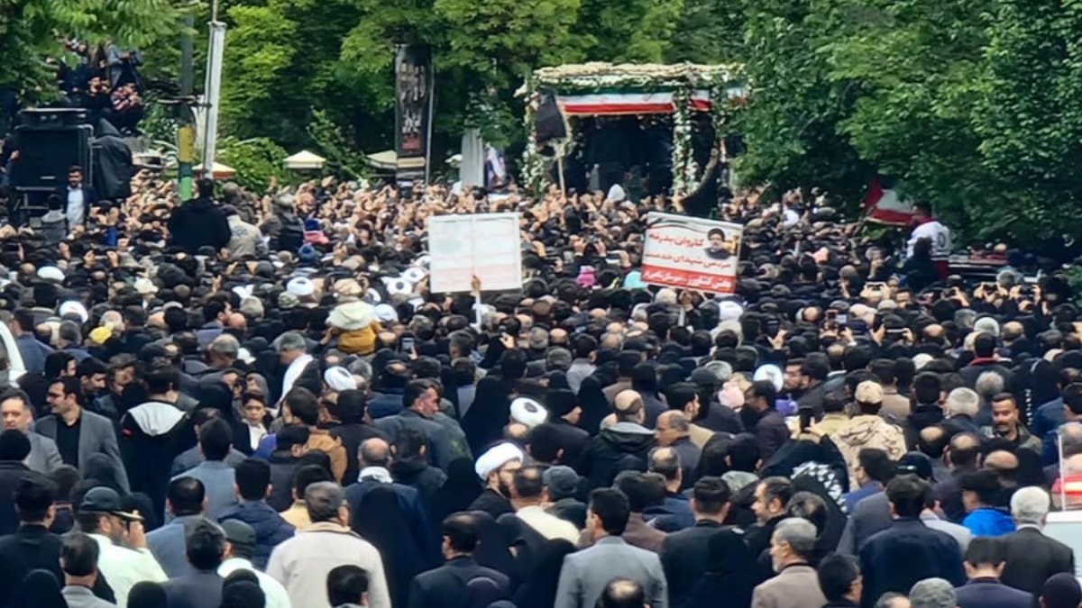 İran Cumhurbaşkanı Reisi için Tebriz'de cenaze töreni