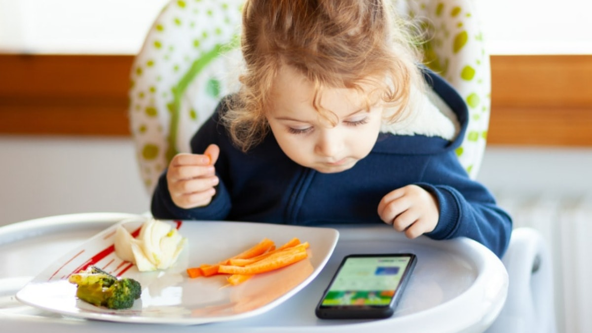 Uzmanlar uyardı: 11 yaşın altındaki çocuklara akıllı telefon verilmemeli