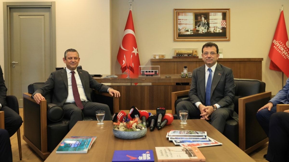 Ekrem İmamoğlu'nu ziyaret eden Özgür Özel'den 2028 mesajı
