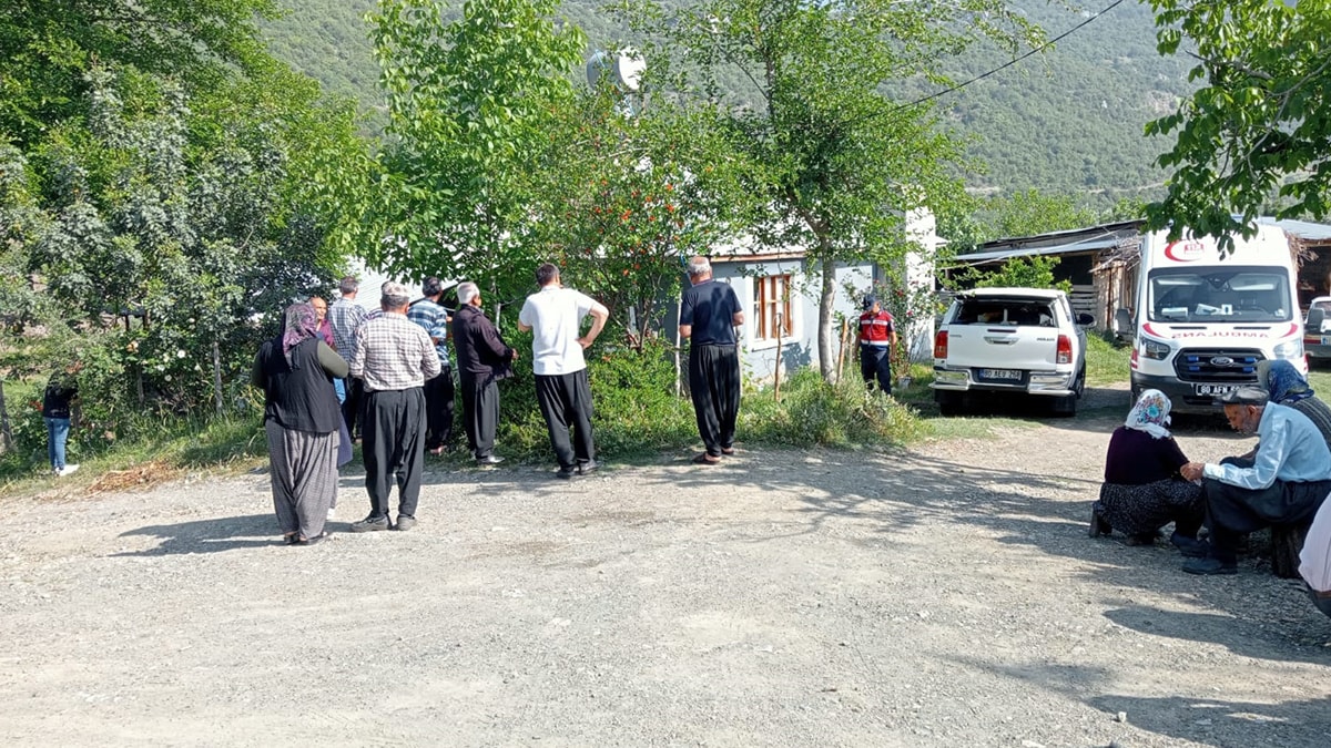 Kardeşi ile eşini öldürüp intihar etti