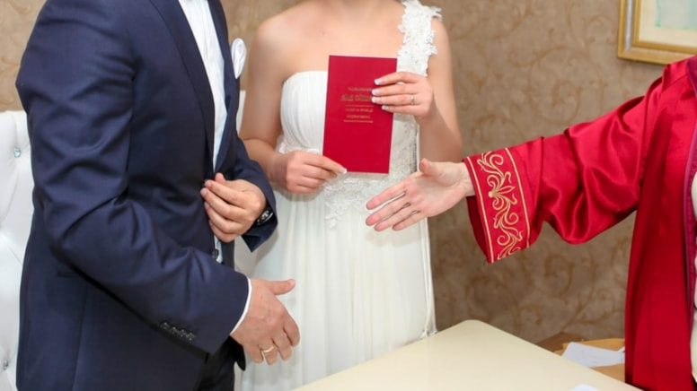 Düğün davetiyesi hazırlayan çiftin 15 maddelik listesi görenleri çıldırttı