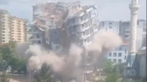 Diyarbakır’da 12 katlı apartman yıkım çalışmalarında çöktü