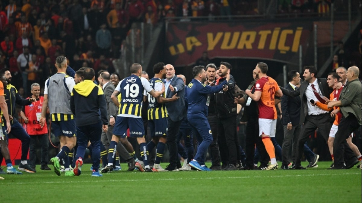 Derbi nedeniyle 3 Fenerbahçeli sulh cezaya sevk edildi