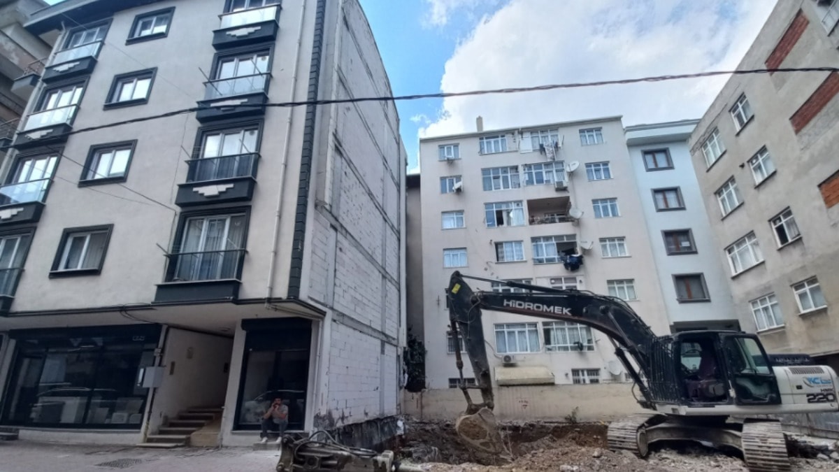 Görünce şoke oldular: 2 yıllık binanın kolonları çarpık çıktı
