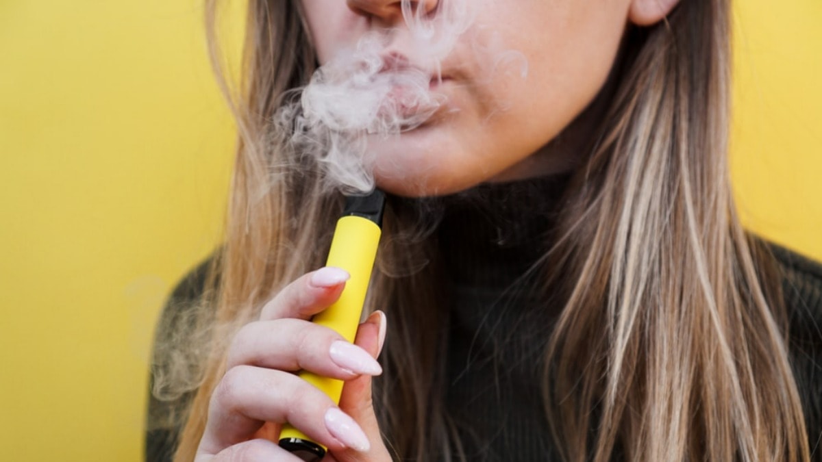 Sigarayı bırakıp e-sigaraya geçenler dikkat: Risk artıyor