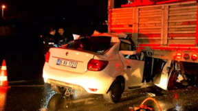 Otomobil TIR'ın altına girdi: 1 kişi hayatını kaybetti