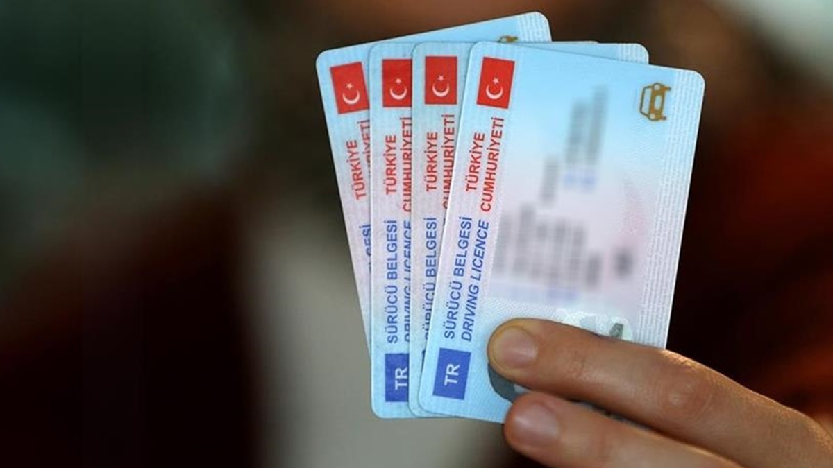 Eski tip ehliyetler yıl sonunda geçersiz sayılacak