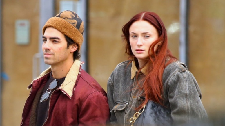 “Game of Thrones” yıldızı Sophie Turner "annelik" eleştirilerine ilk kez cevap verdi