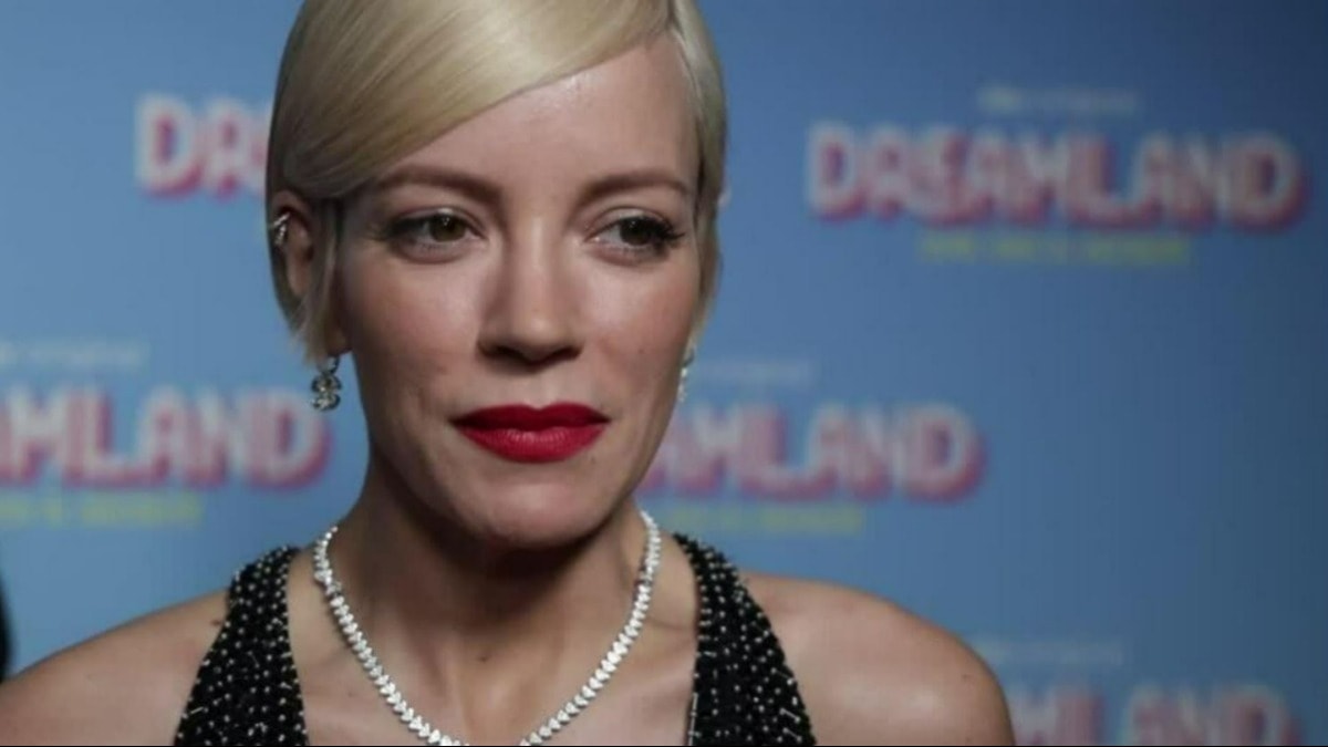 Ünlü şarkıcı Lily Allen’dan yetişkin filmi itirafı