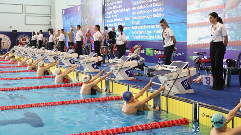 Yüzme milli takım seçmelerinde Türkiye rekorları altüst edildi