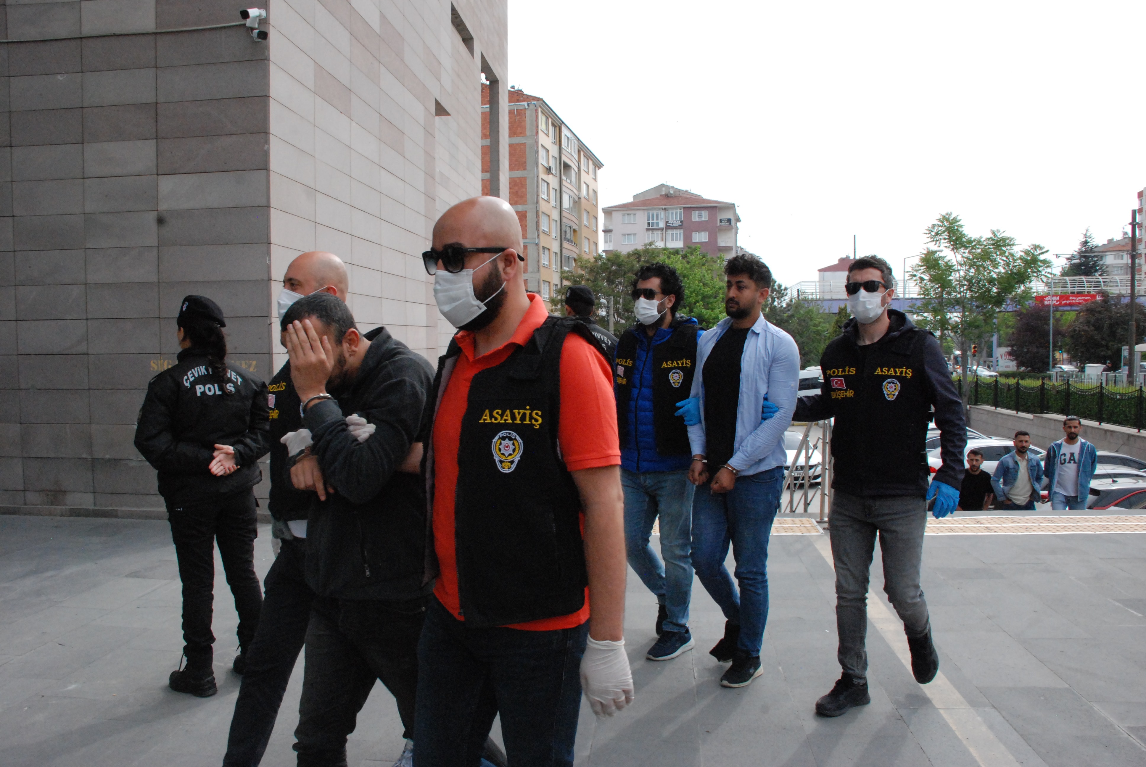 Yağ ve şekerle 43 kişiyi dolandıran şüpheliler yakalandı