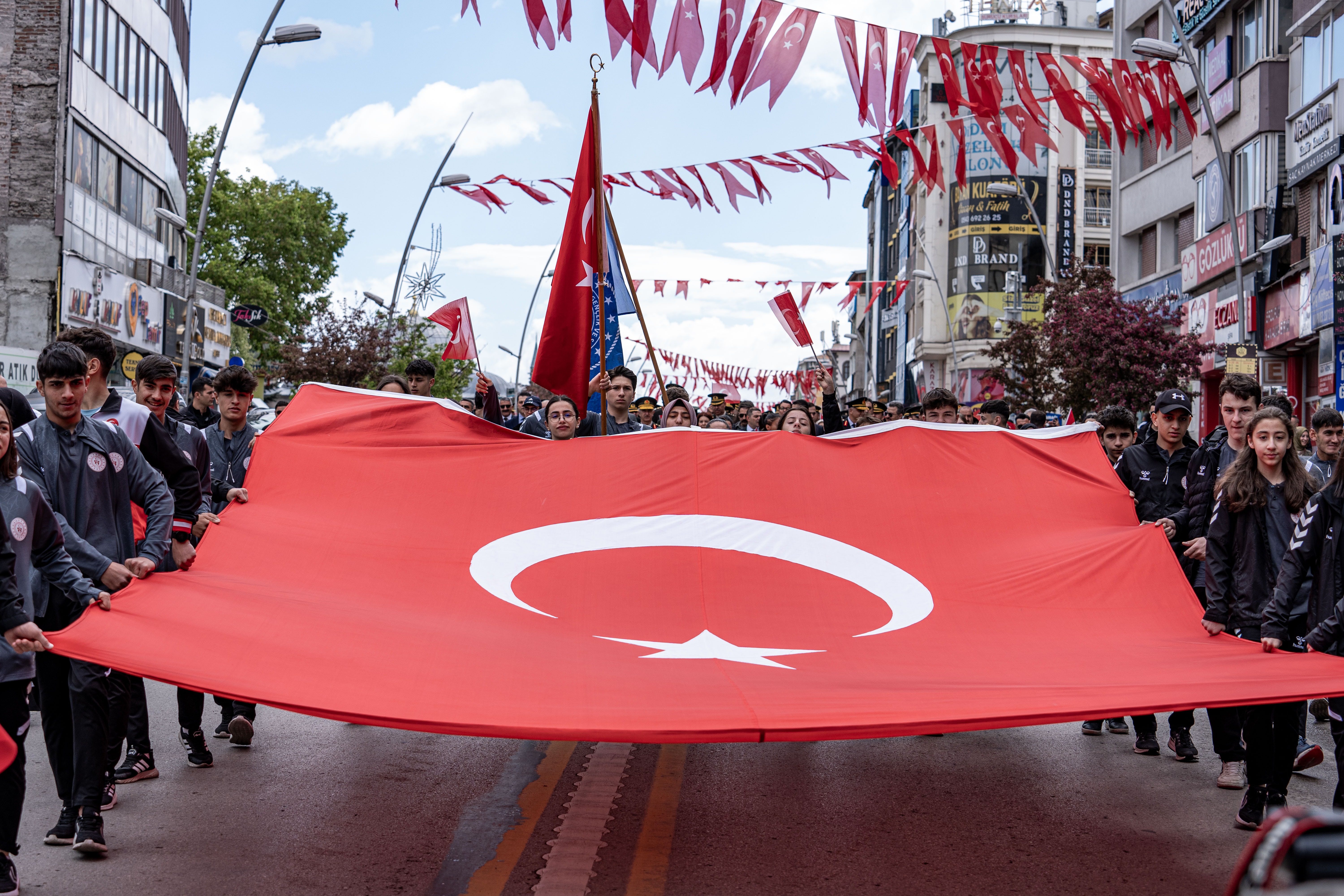 Yurtta 19 Mayıs Atatürk'ü Anma, Gençlik ve Spor Bayramı coşkusu