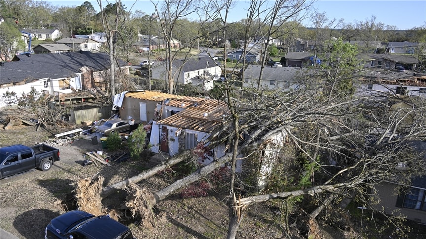 ABD'yi hortum ve fırtına vurdu: Ölü ve yaralılar var