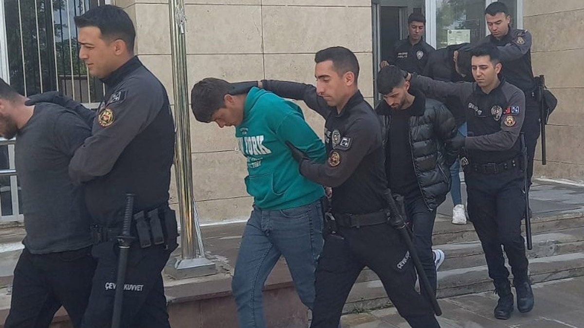 Havaya ateş açan Suriyeliler sınır edildi