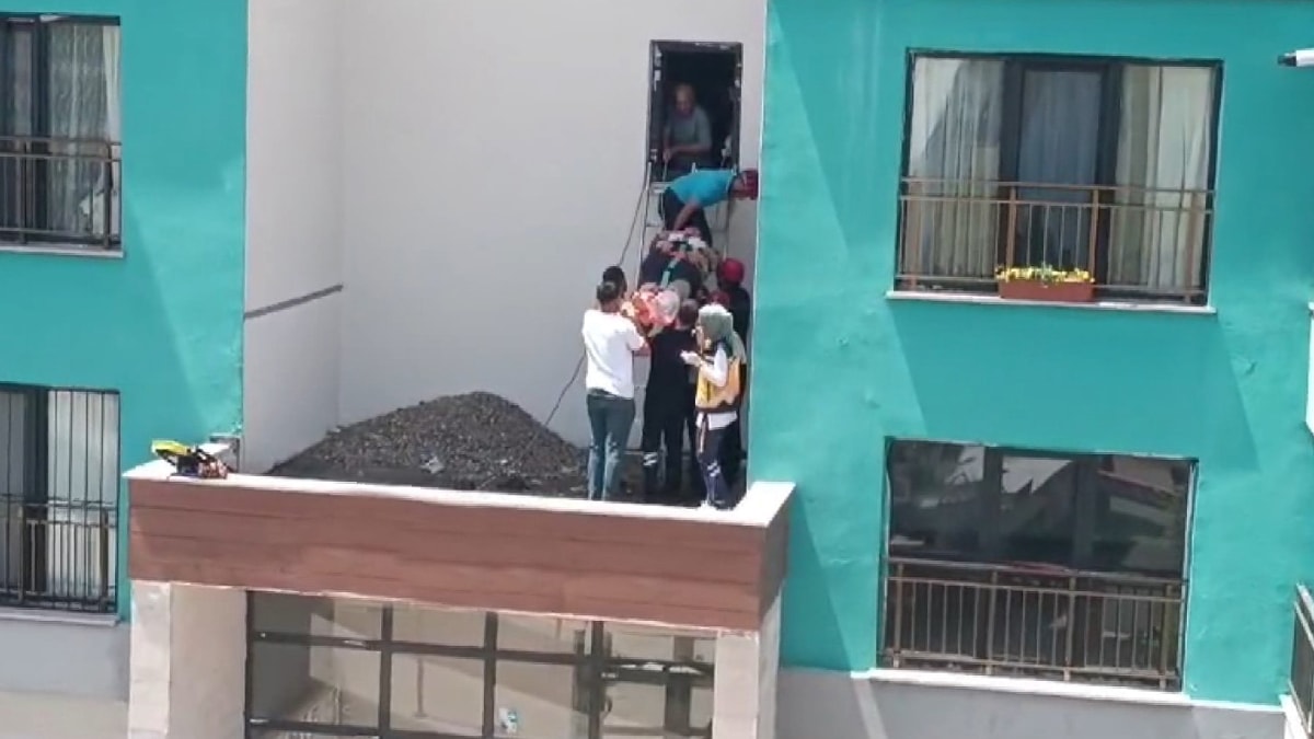 Diyarbakır'da feci olay: Pencere silerken düştü