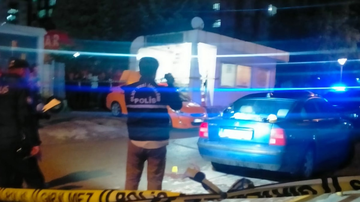 Taksi durağında çalışan husumetlisini vurdu