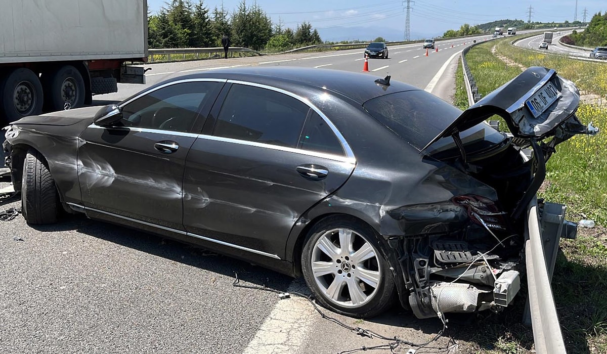Tasarruf için Ankara'ya gönderiyordu, Bakanın aracı pert oldu