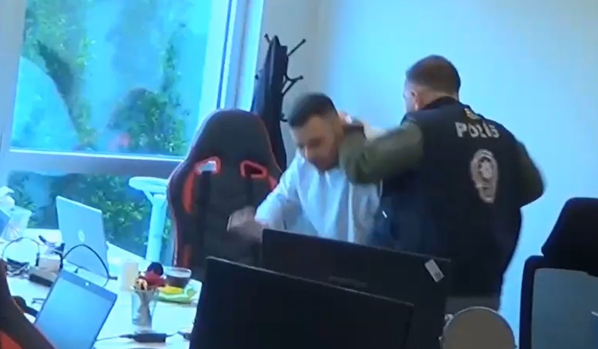 Çağrı merkezi dolandırıcılarının iş yerlerine baskın