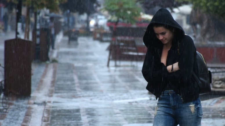 Meteoroloji'den üç bölgeye kuvvetli sağanak uyarısı