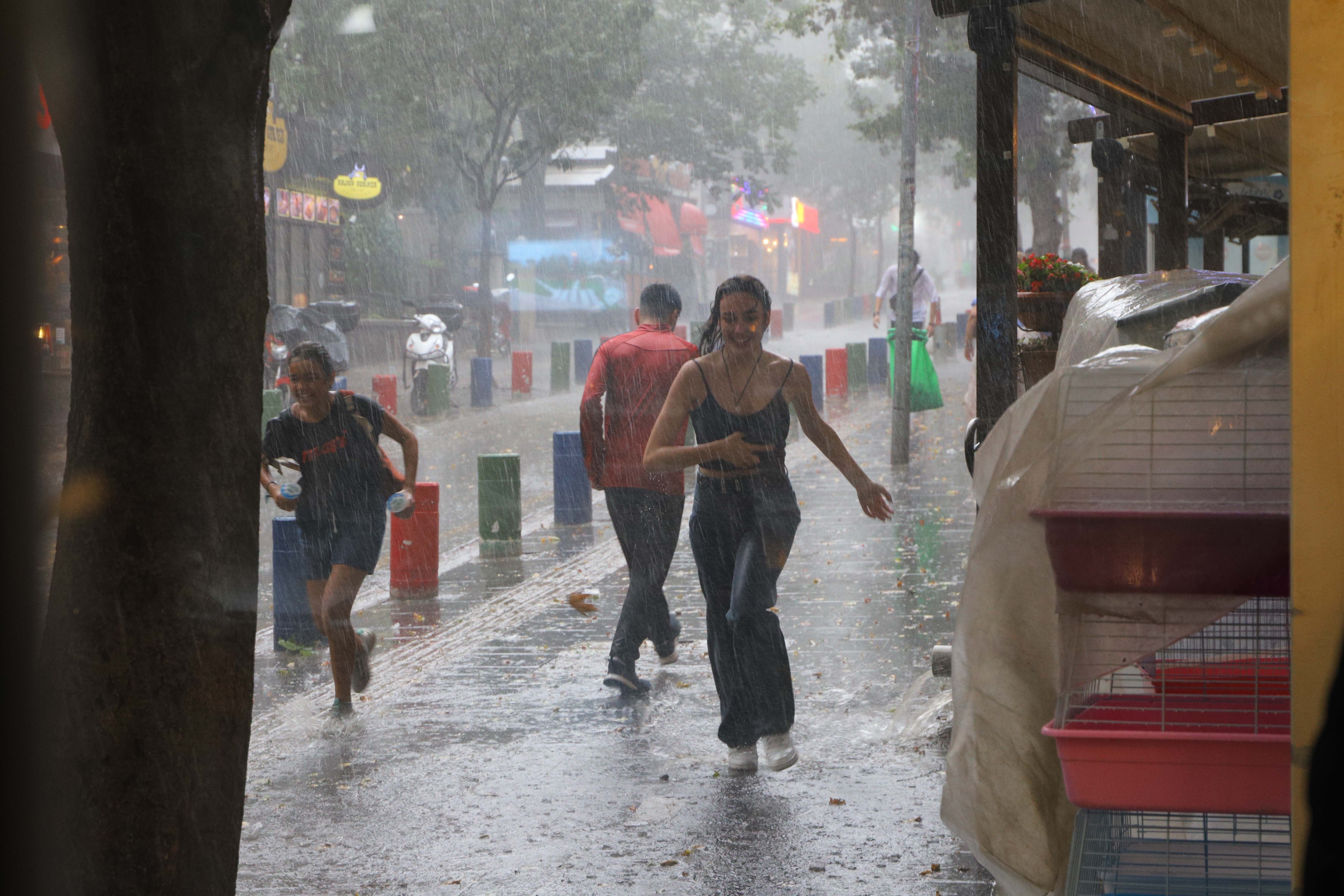 Meteoroloji'den birçok şehre uyarı: Kuvvetli vuracak