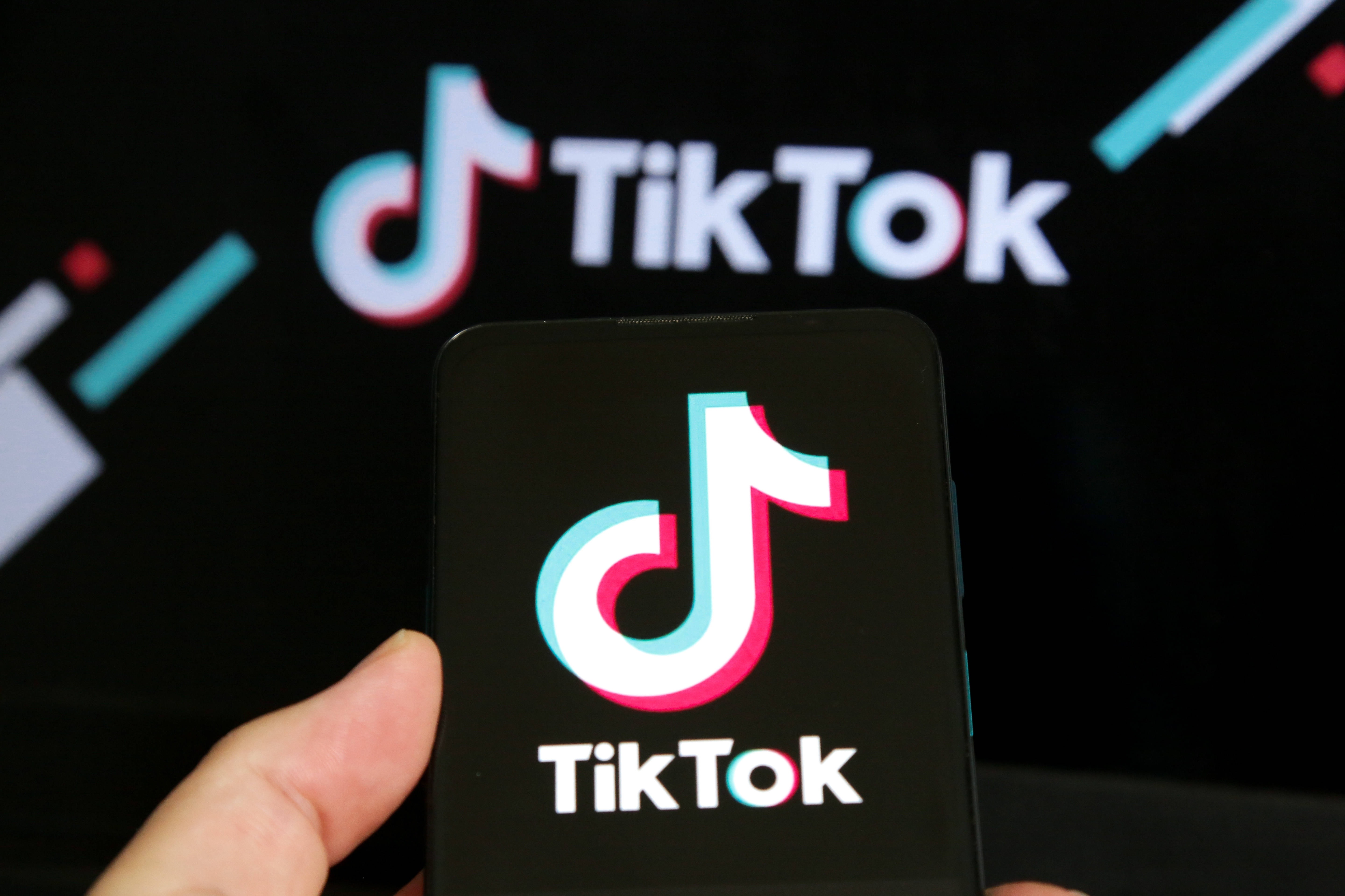 TikTok arama özelliği için yapay zekâyı test ediyor