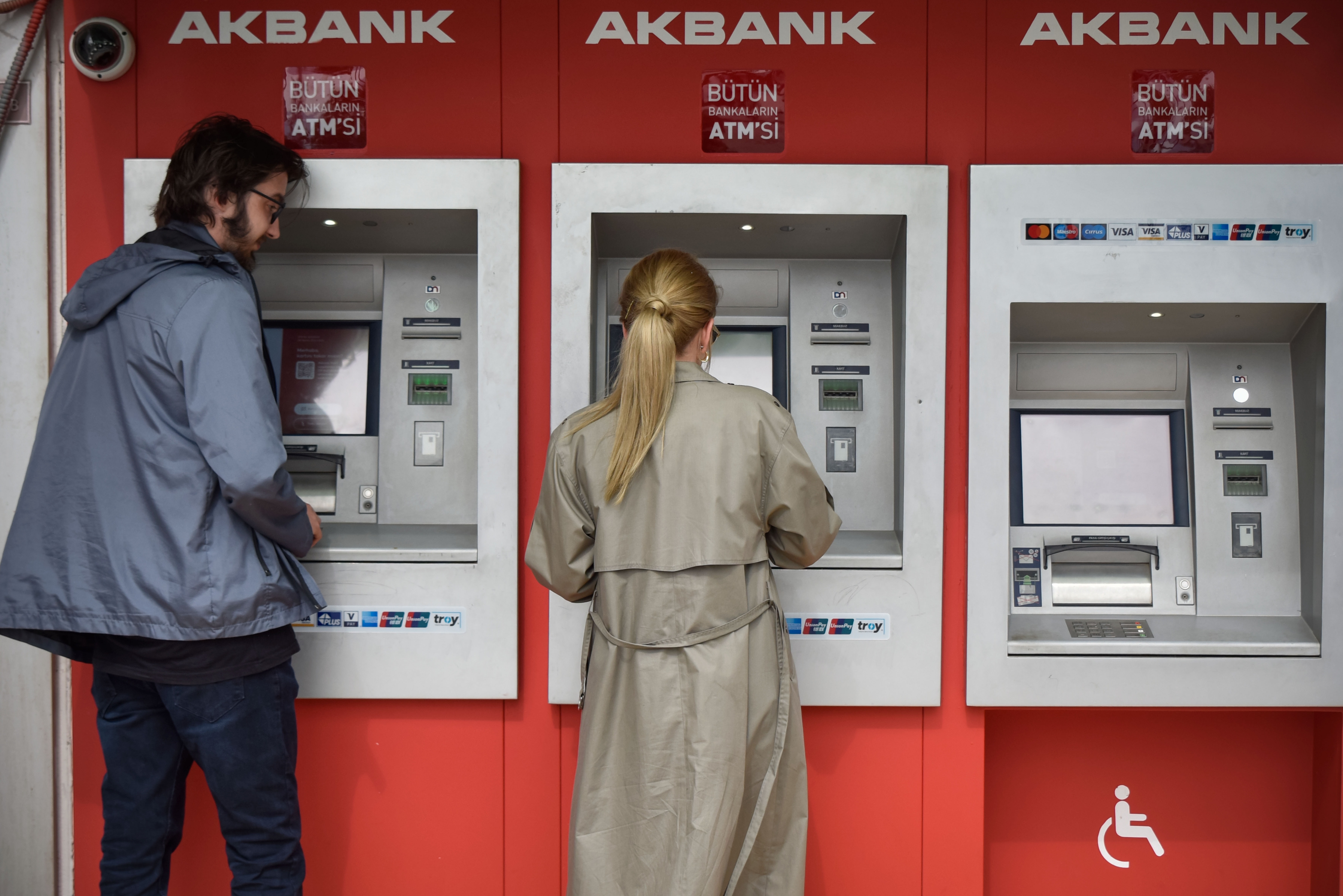 Akbank'ın net kârı ilk çeyrekte yüzde 23 arttı