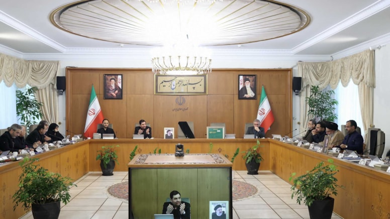 İran'da adaylığını ilk açıklayan Pezeşkiyan oldu