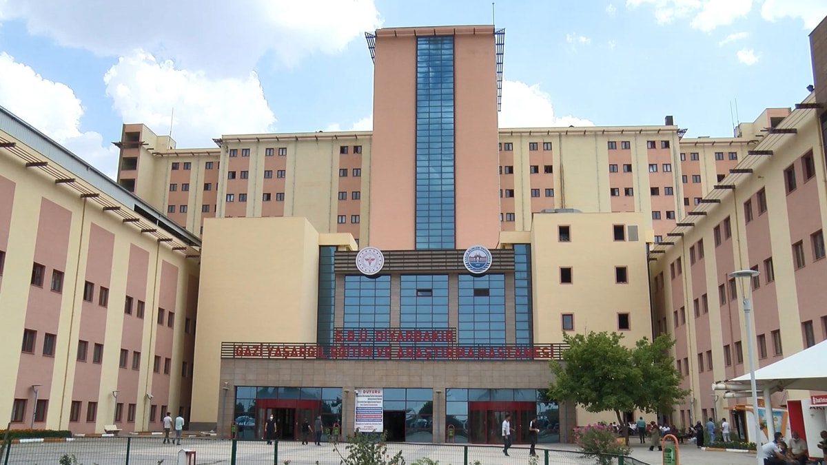 Kamçı oyunu oynarken odunlu ve silahlı saldırıda yaralandı