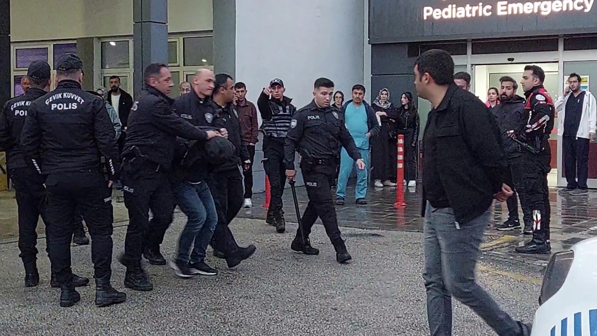 Ölen hastanın yakınları sağlık görevlilerine saldırdı: 3 gözaltı