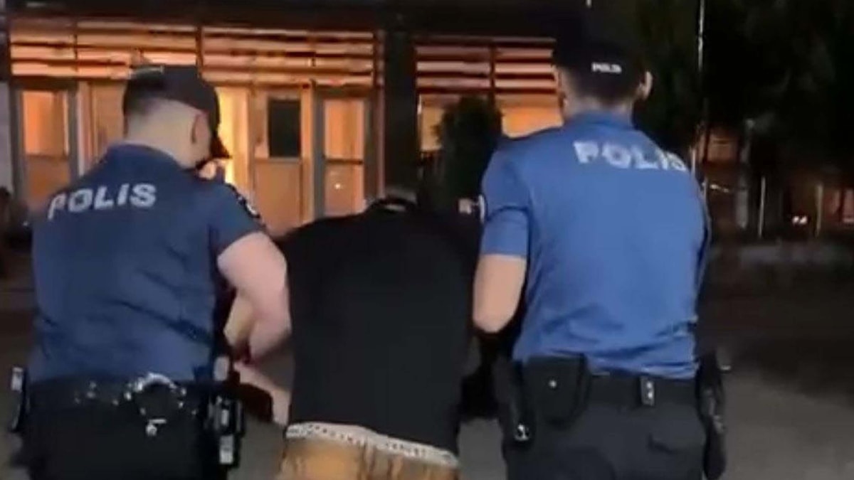 49 yıl hapis cezası ile aranan hırsızlık şüphelisi motosiklet çalarken yakalandı