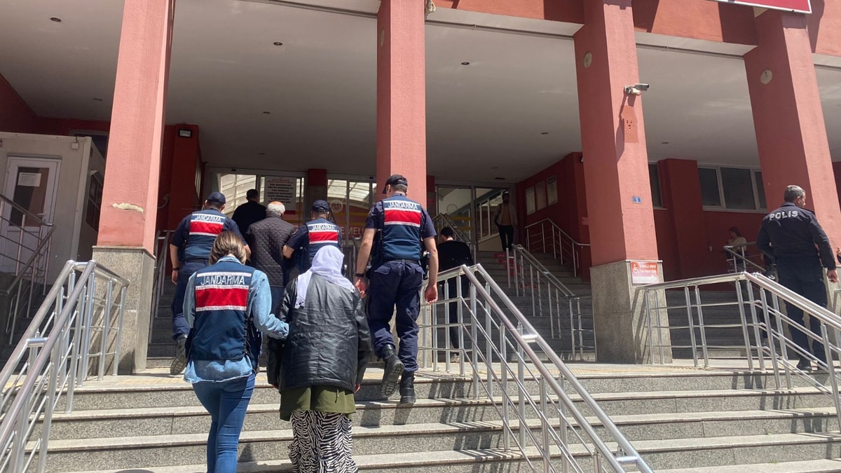 2 yıl önce Mersin'de polisevine saldıran teröristin anne ve babasına gözaltı